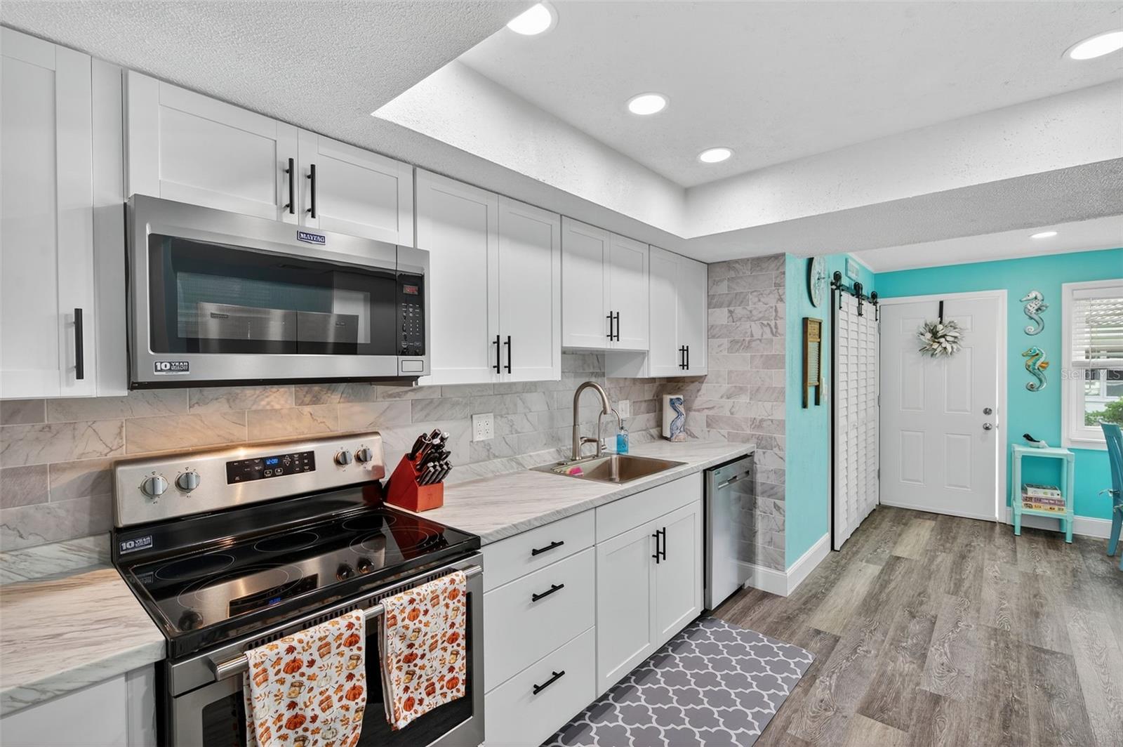 TWIN OAKS APTS - Residential