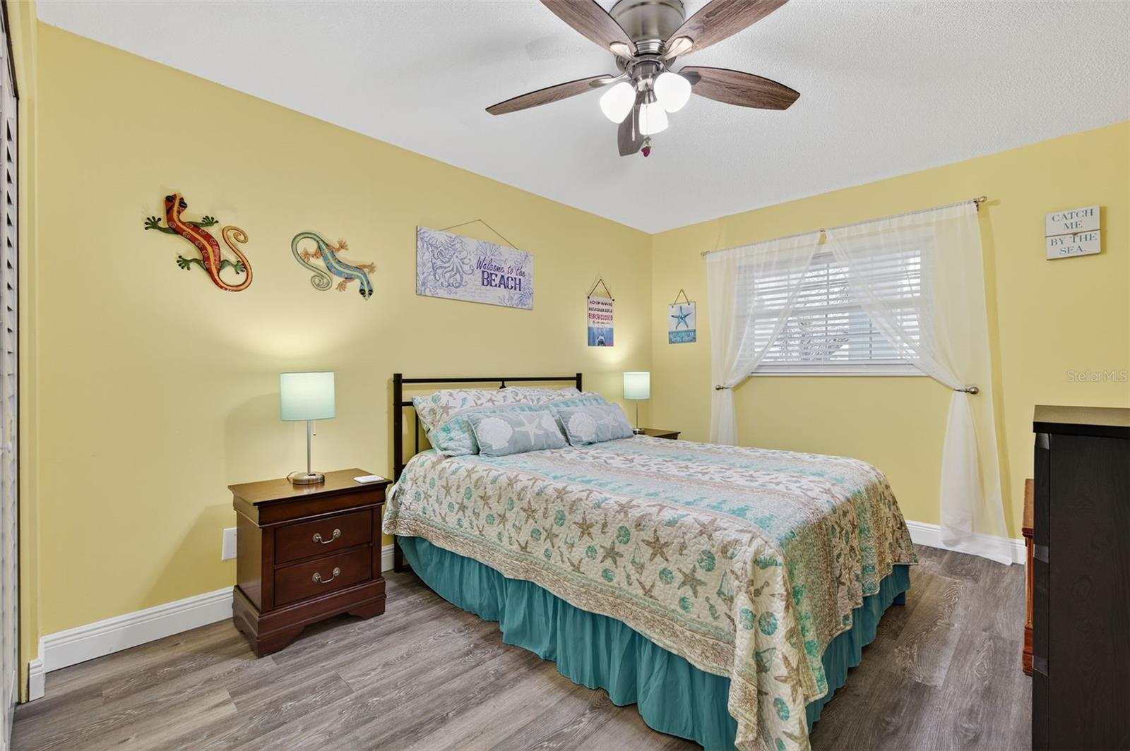 TWIN OAKS APTS - Residential