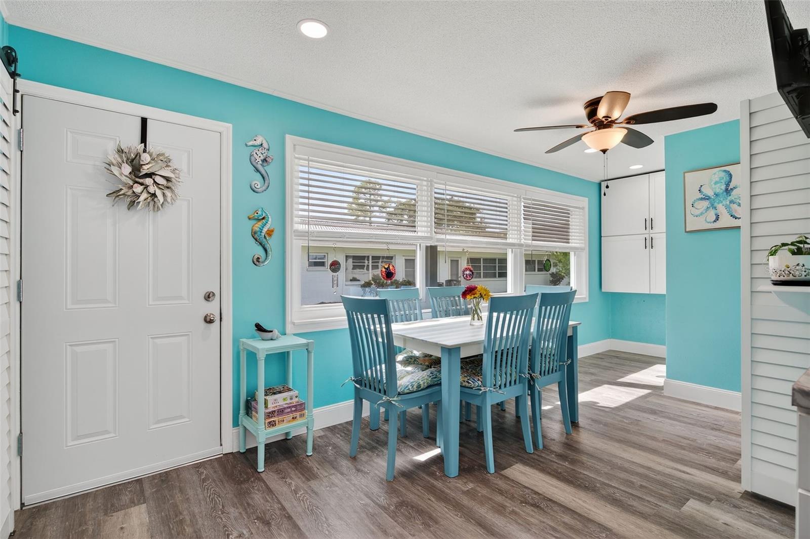 TWIN OAKS APTS - Residential