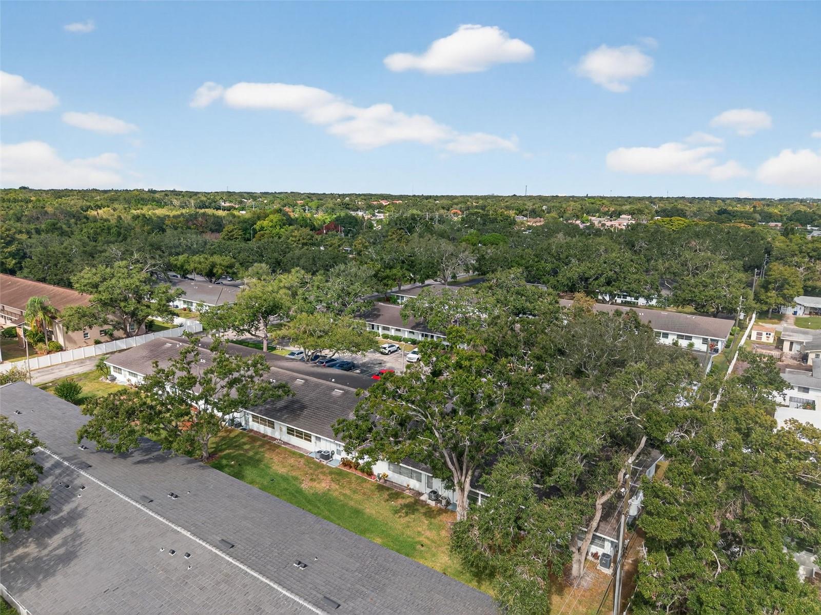 TWIN OAKS APTS - Residential