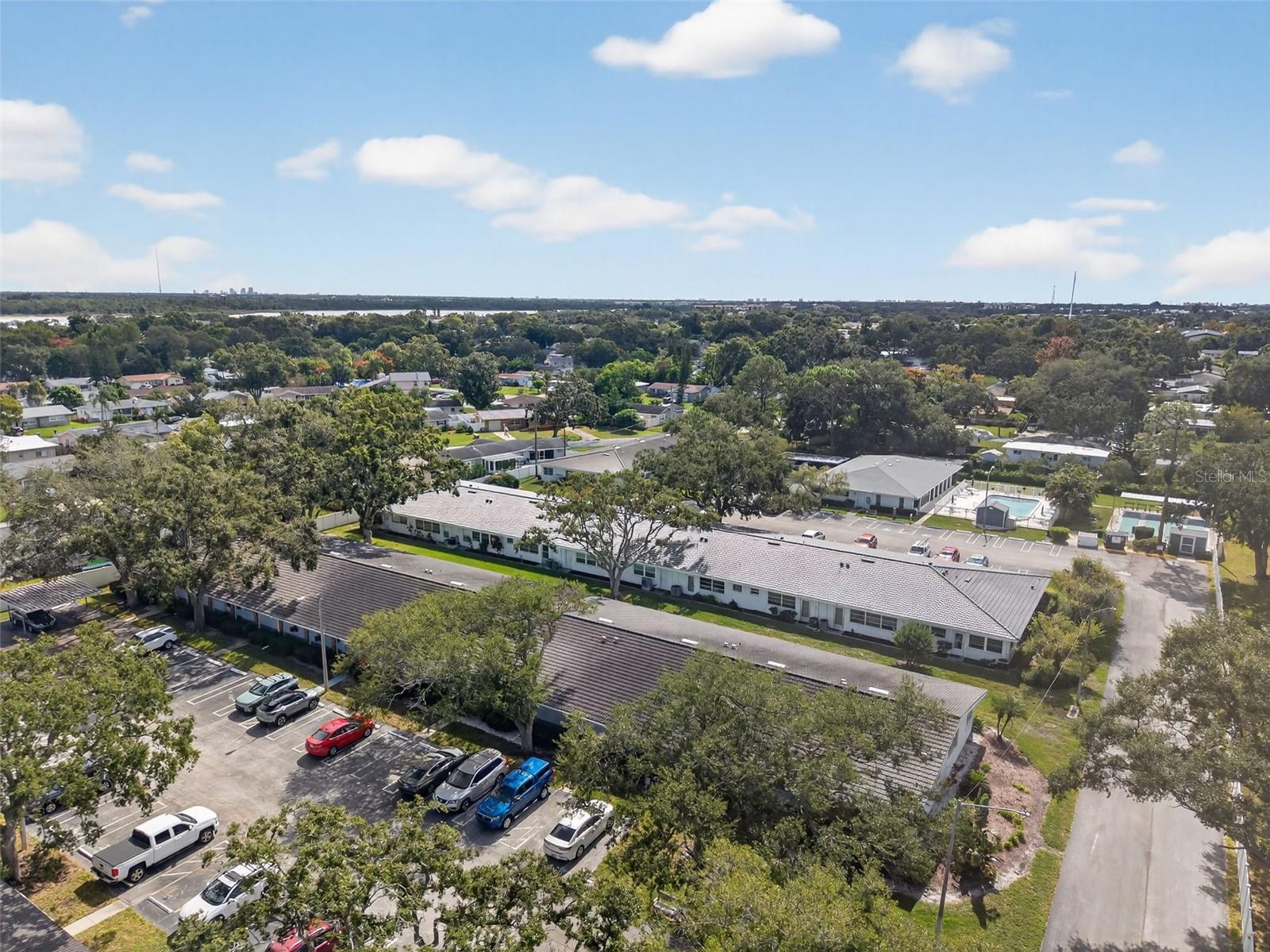 TWIN OAKS APTS - Residential