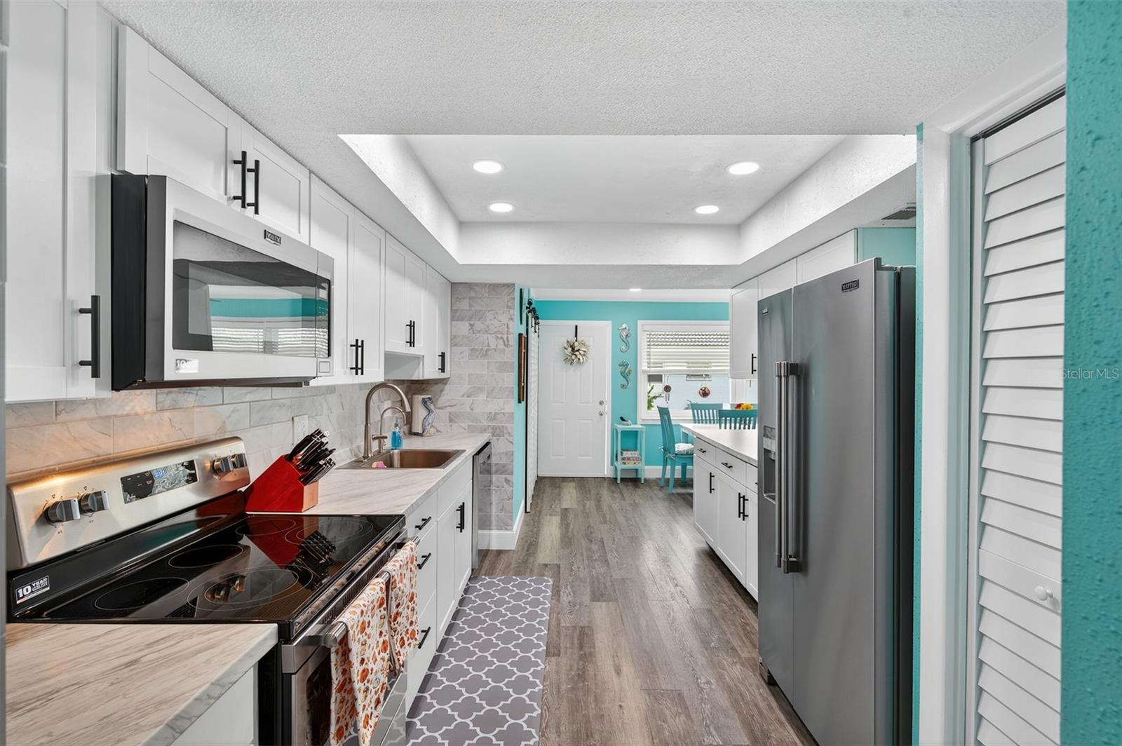 TWIN OAKS APTS - Residential