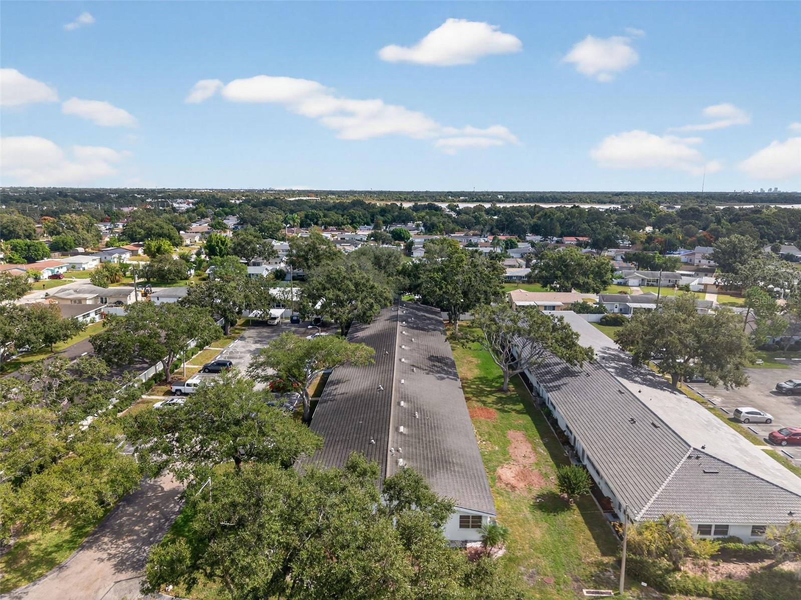 TWIN OAKS APTS - Residential