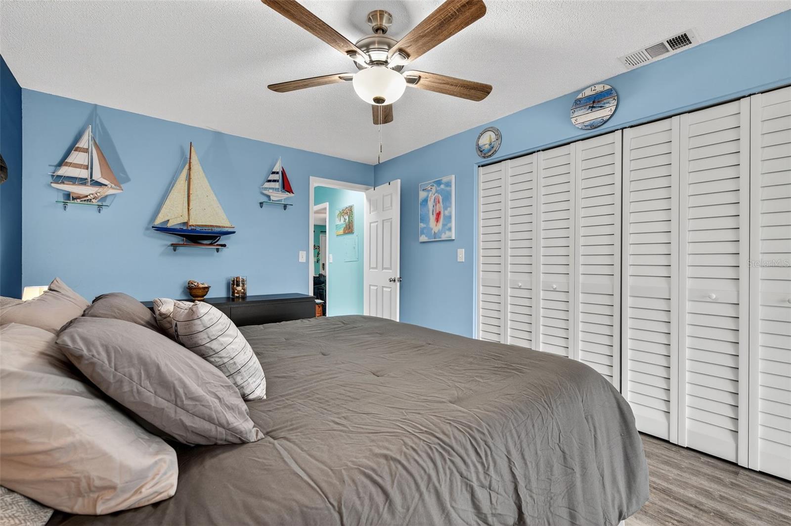 TWIN OAKS APTS - Residential