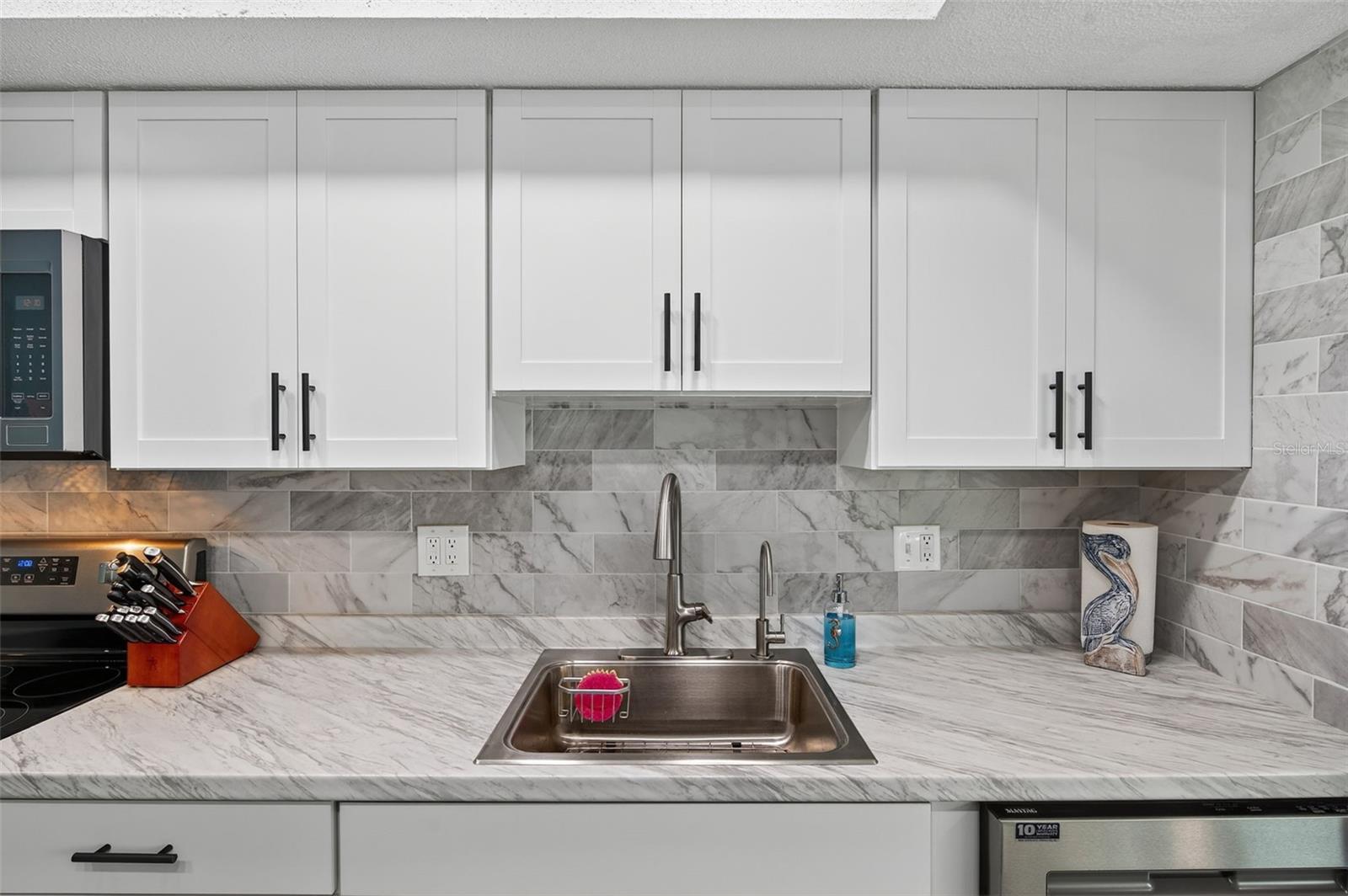 TWIN OAKS APTS - Residential