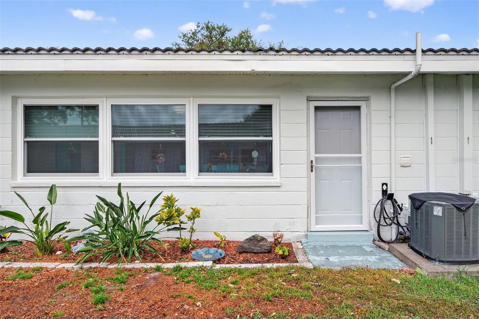 TWIN OAKS APTS - Residential