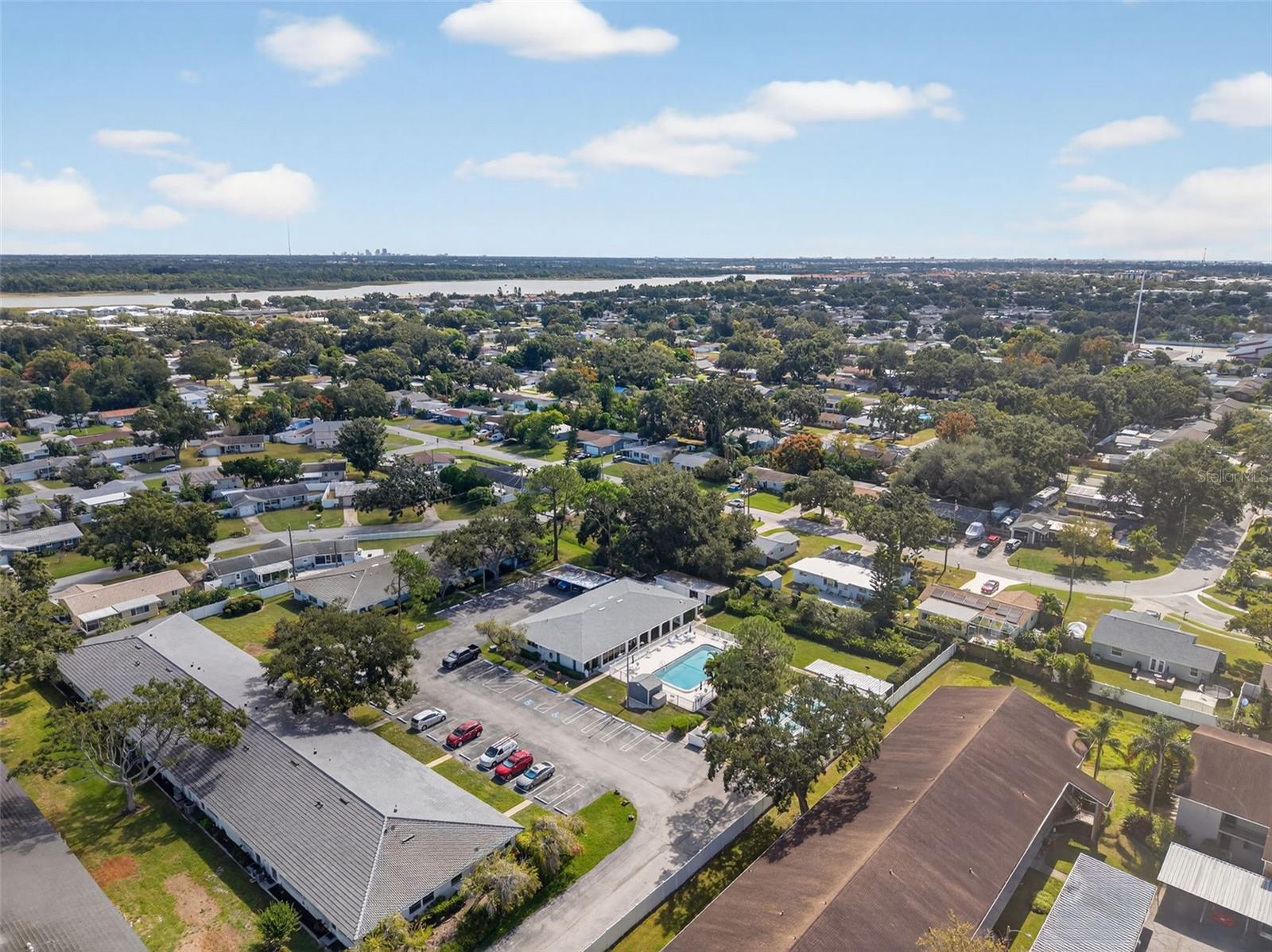 TWIN OAKS APTS - Residential