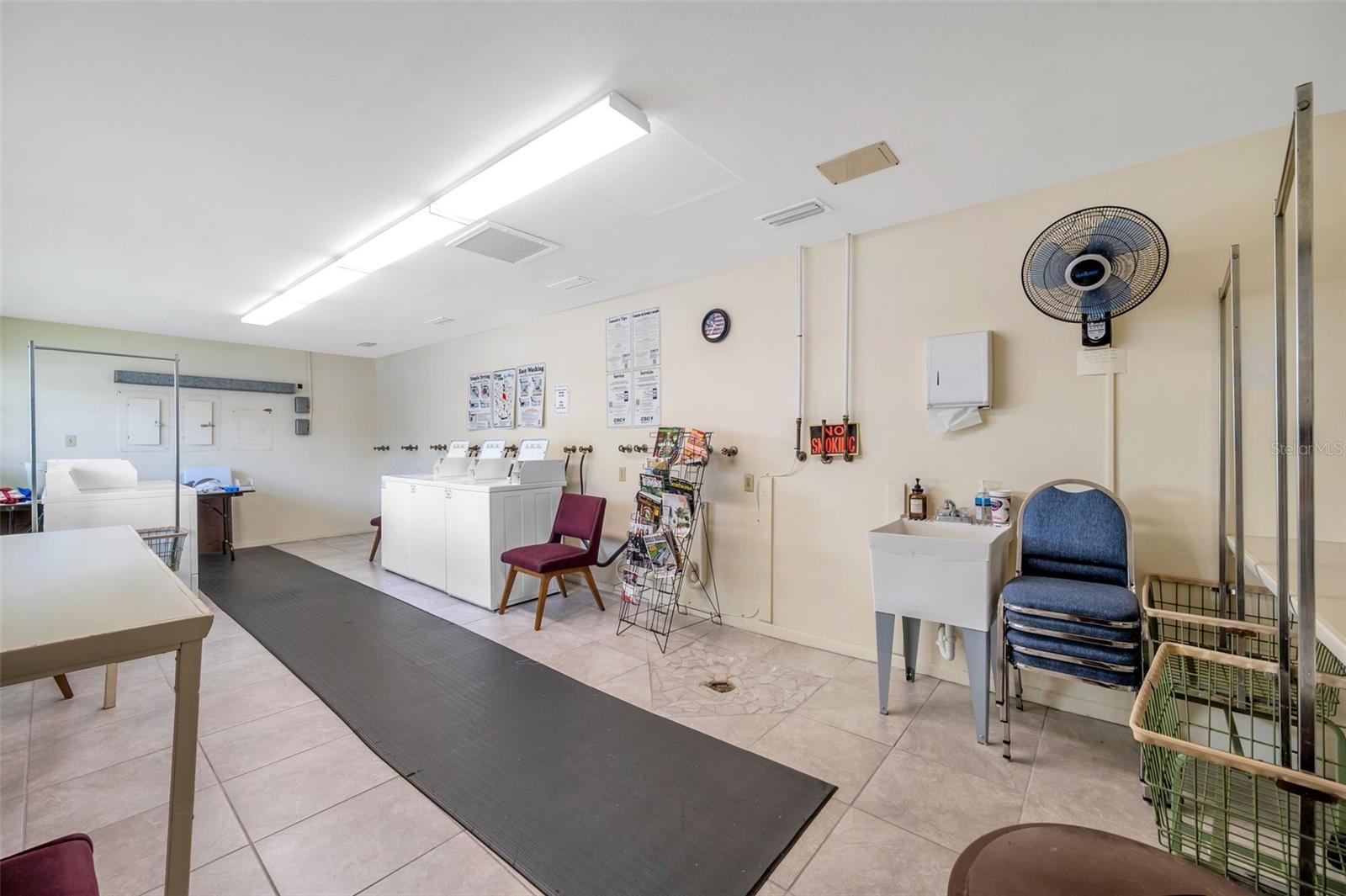 TWIN OAKS APTS - Residential