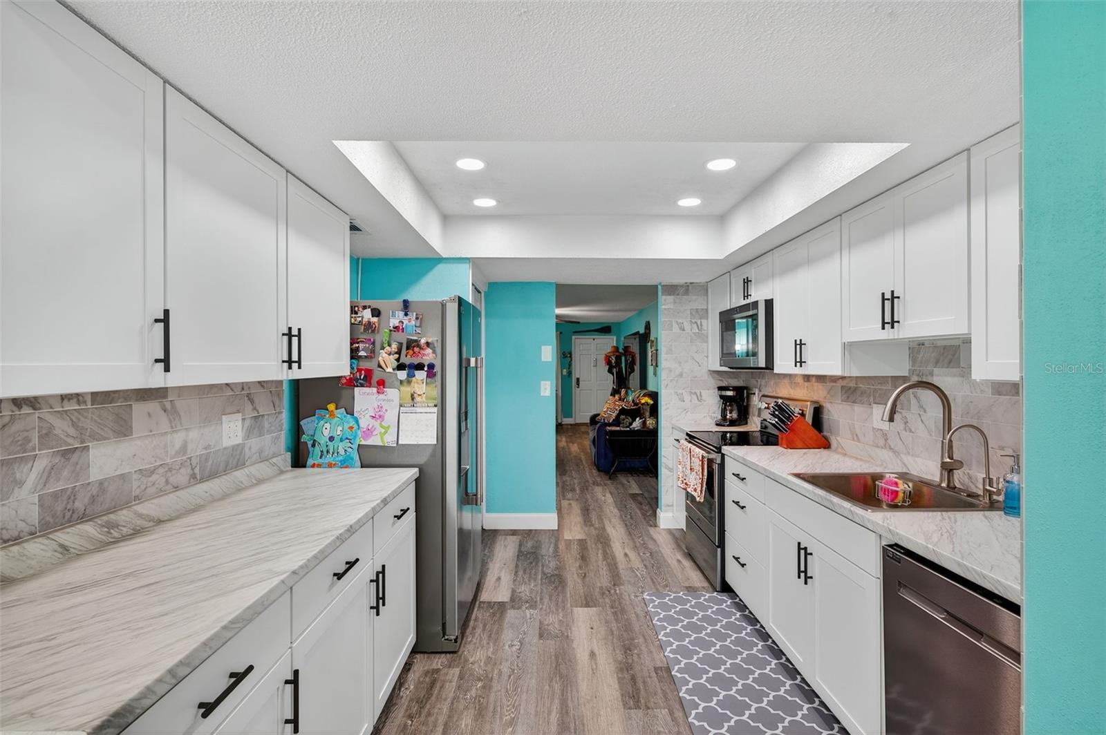 TWIN OAKS APTS - Residential