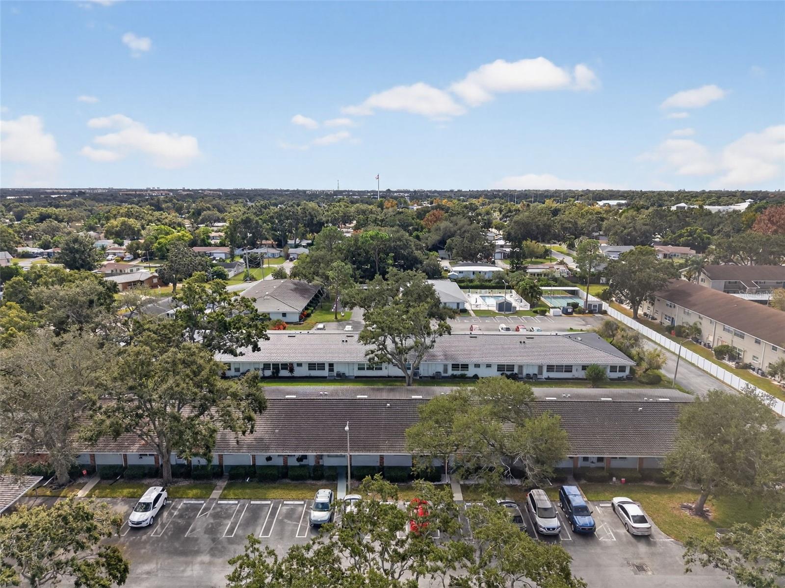 TWIN OAKS APTS - Residential