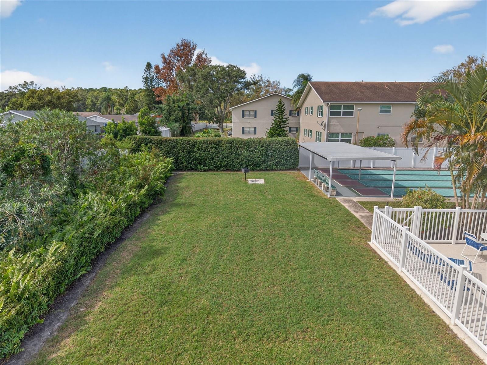 TWIN OAKS APTS - Residential