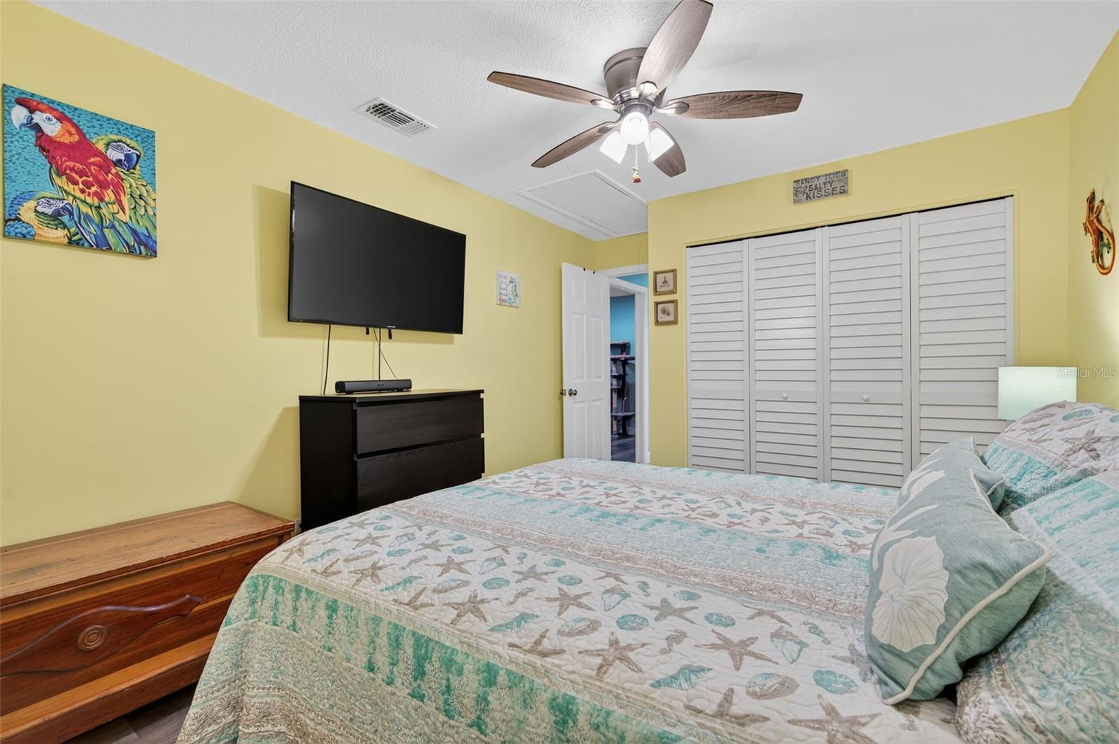 TWIN OAKS APTS - Residential