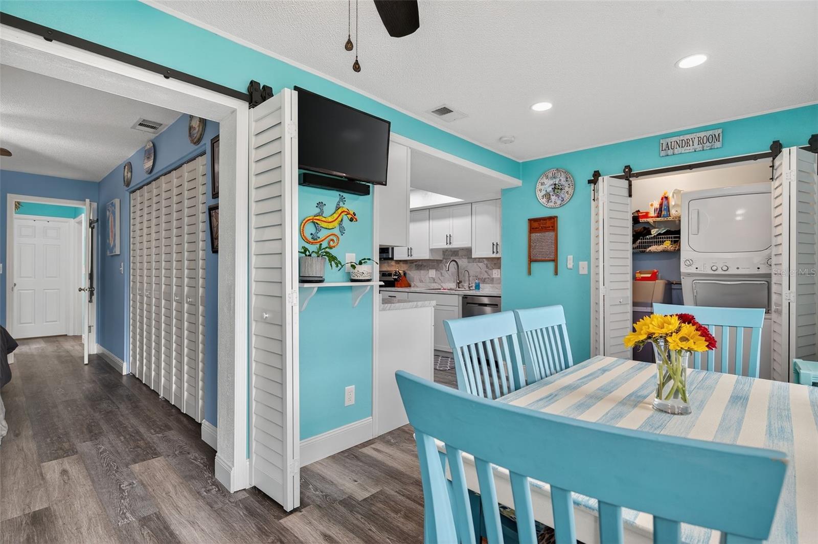 TWIN OAKS APTS - Residential