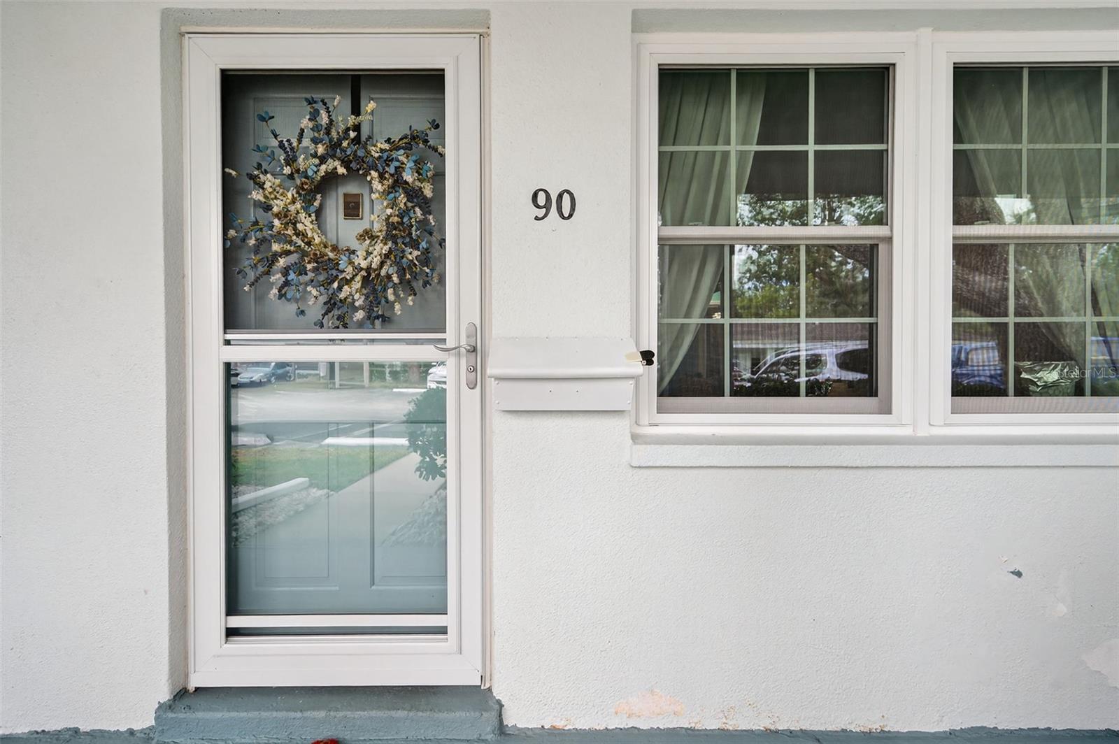 TWIN OAKS APTS - Residential