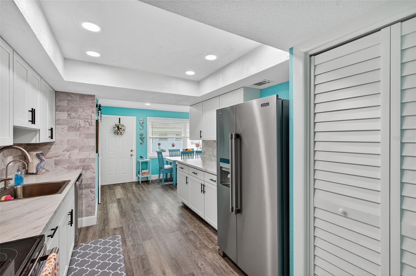 TWIN OAKS APTS - Residential