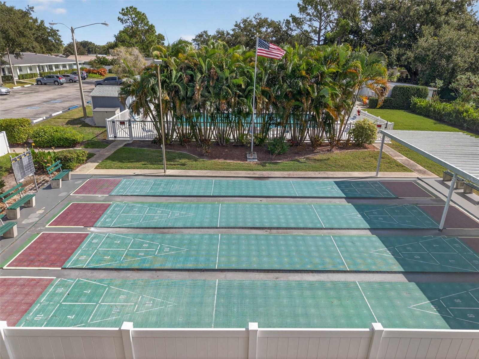 TWIN OAKS APTS - Residential