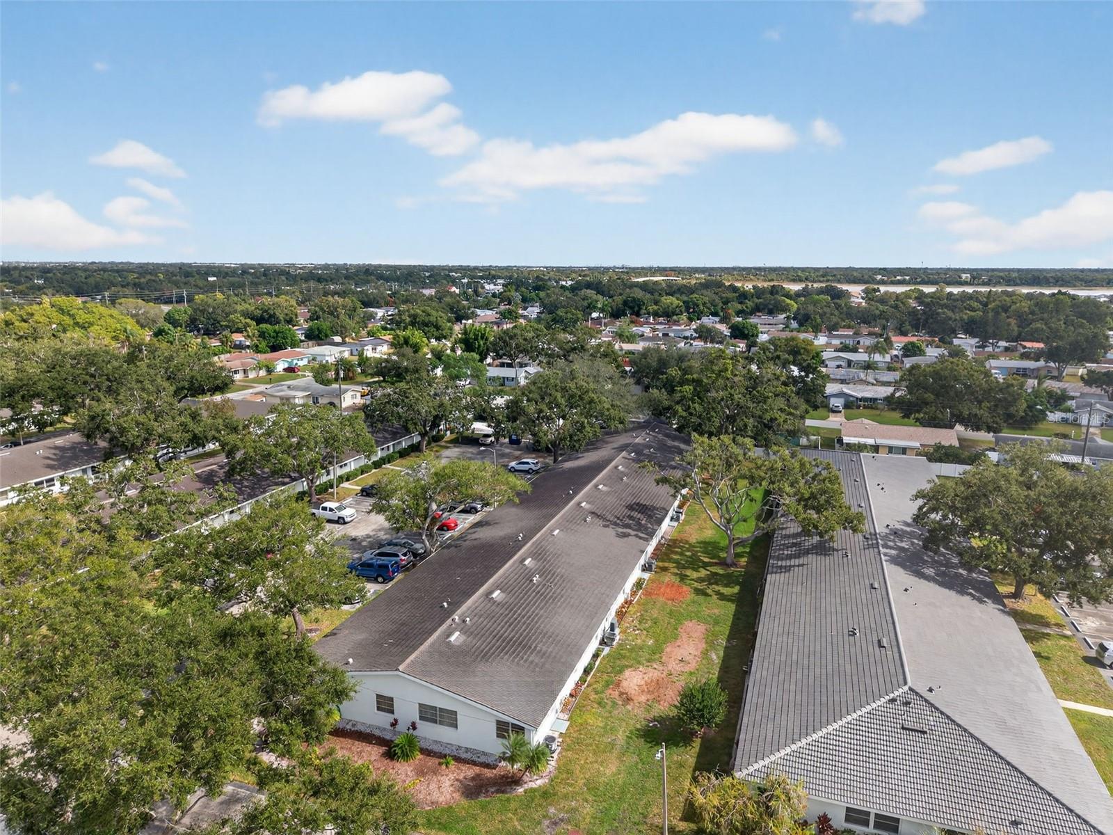 TWIN OAKS APTS - Residential