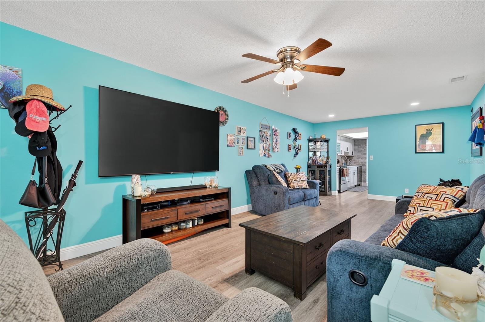 TWIN OAKS APTS - Residential