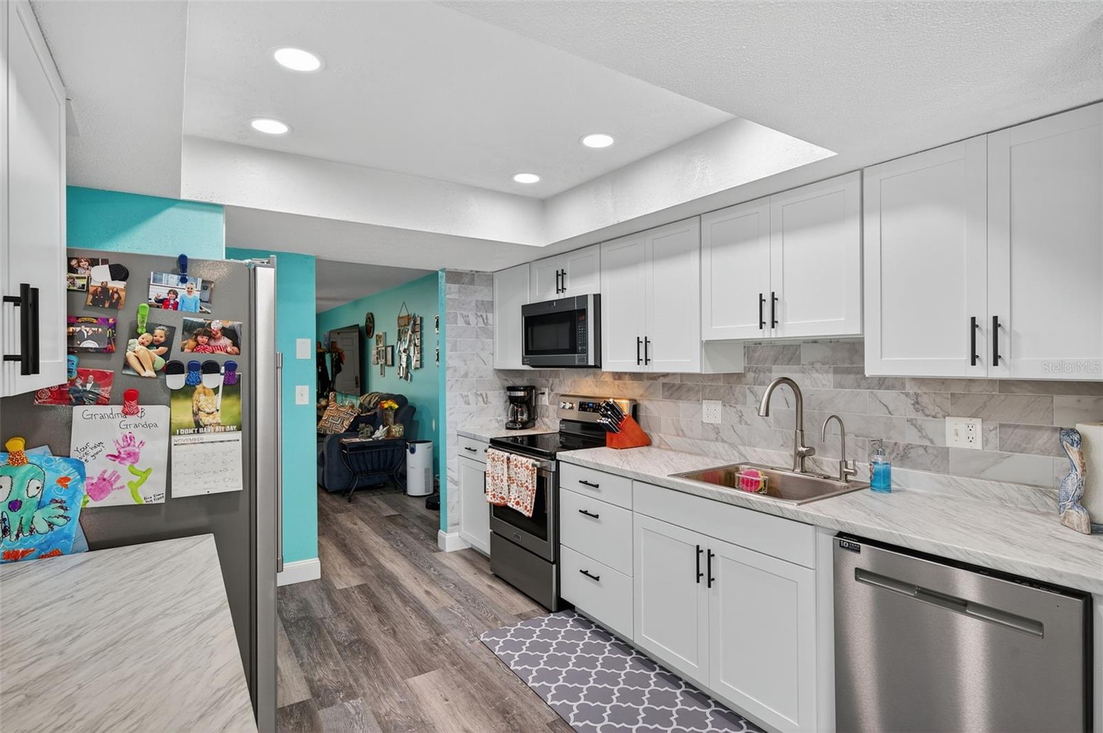 TWIN OAKS APTS - Residential