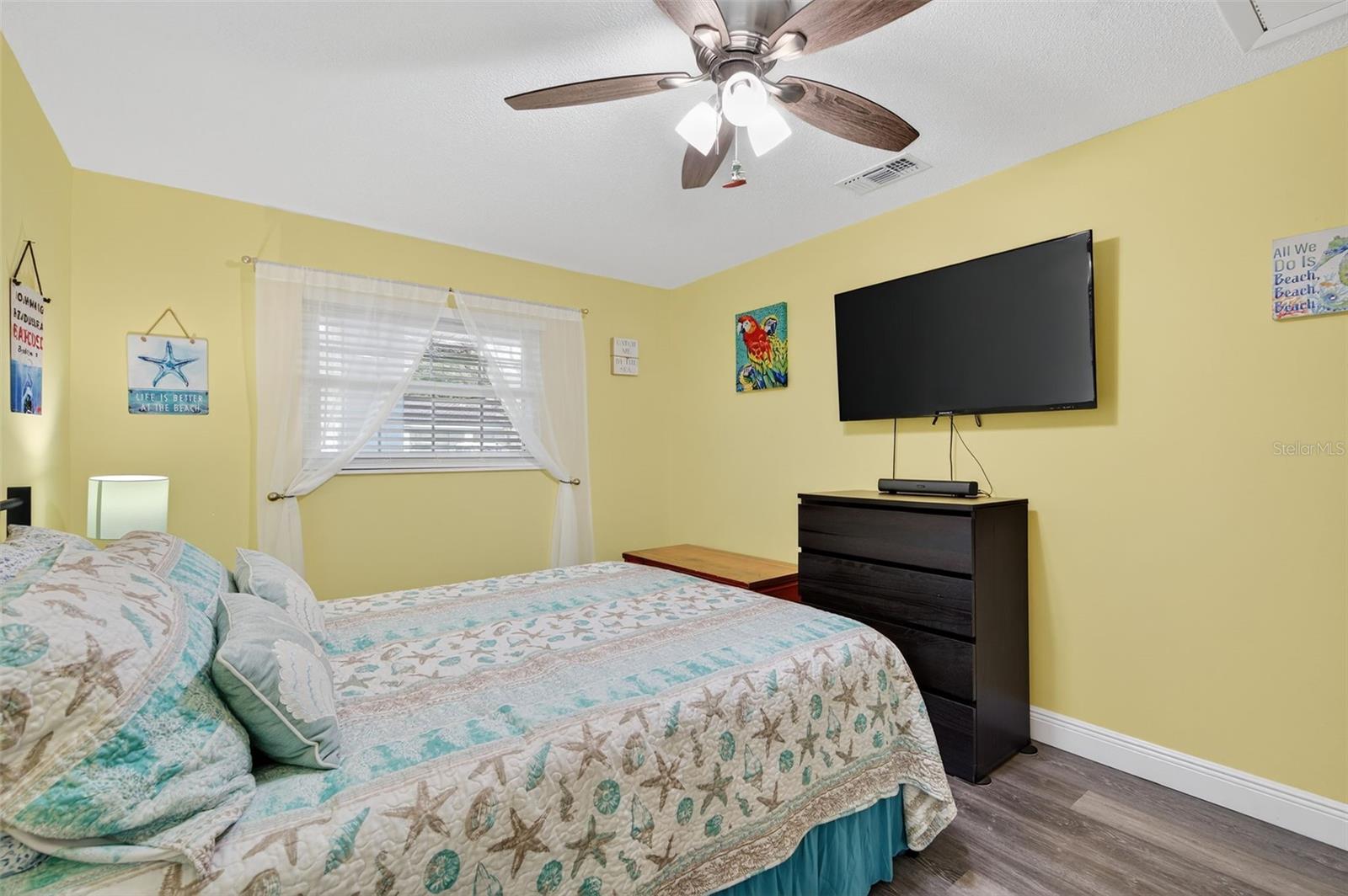 TWIN OAKS APTS - Residential