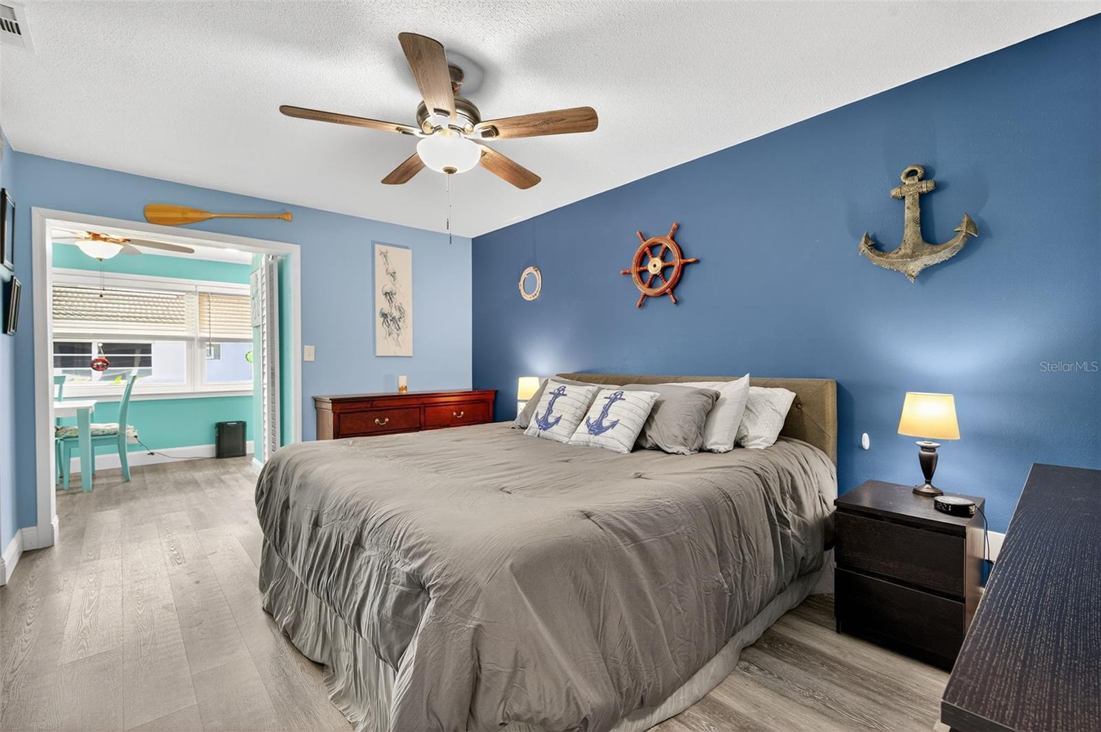 TWIN OAKS APTS - Residential