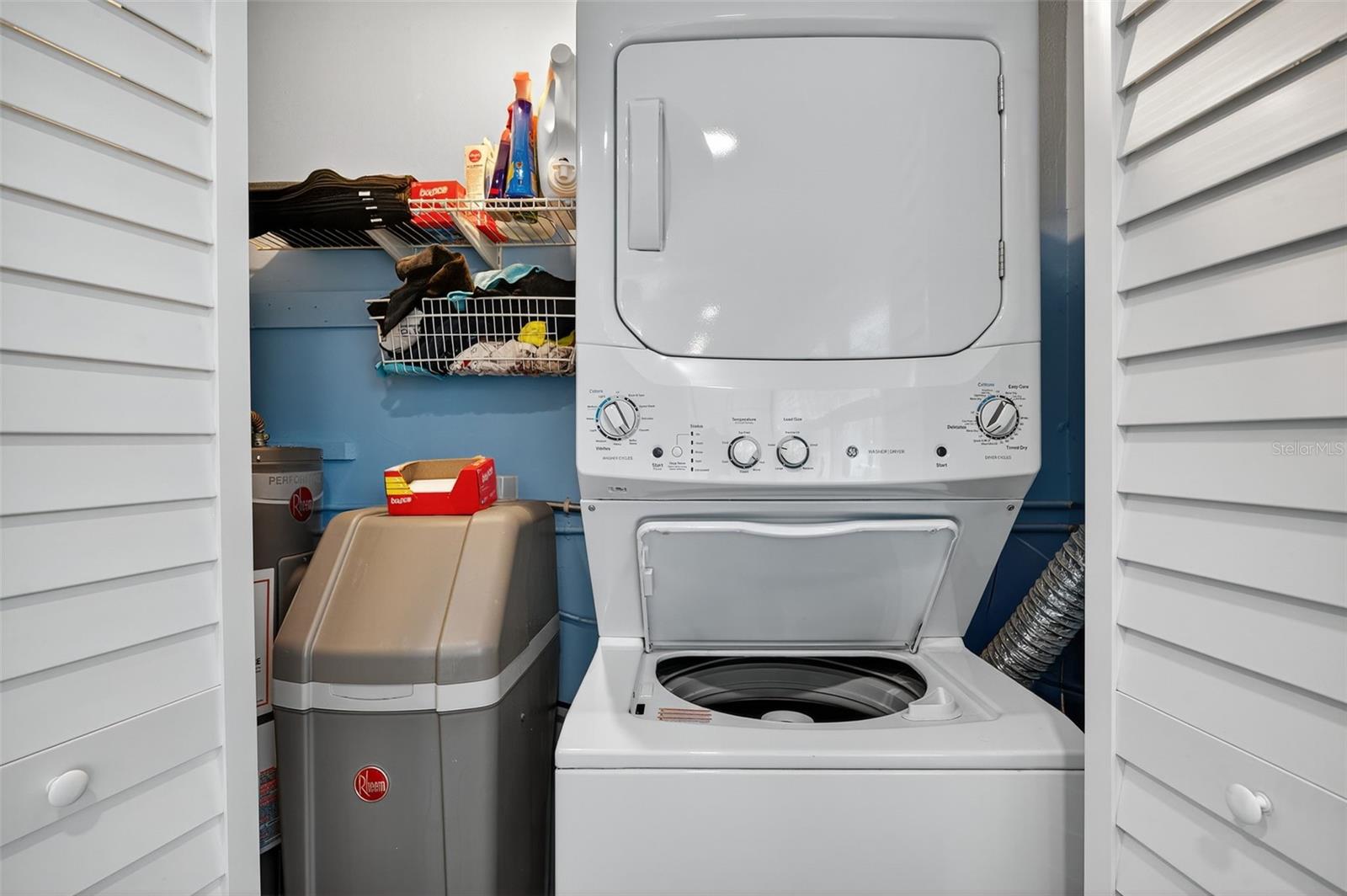 TWIN OAKS APTS - Residential