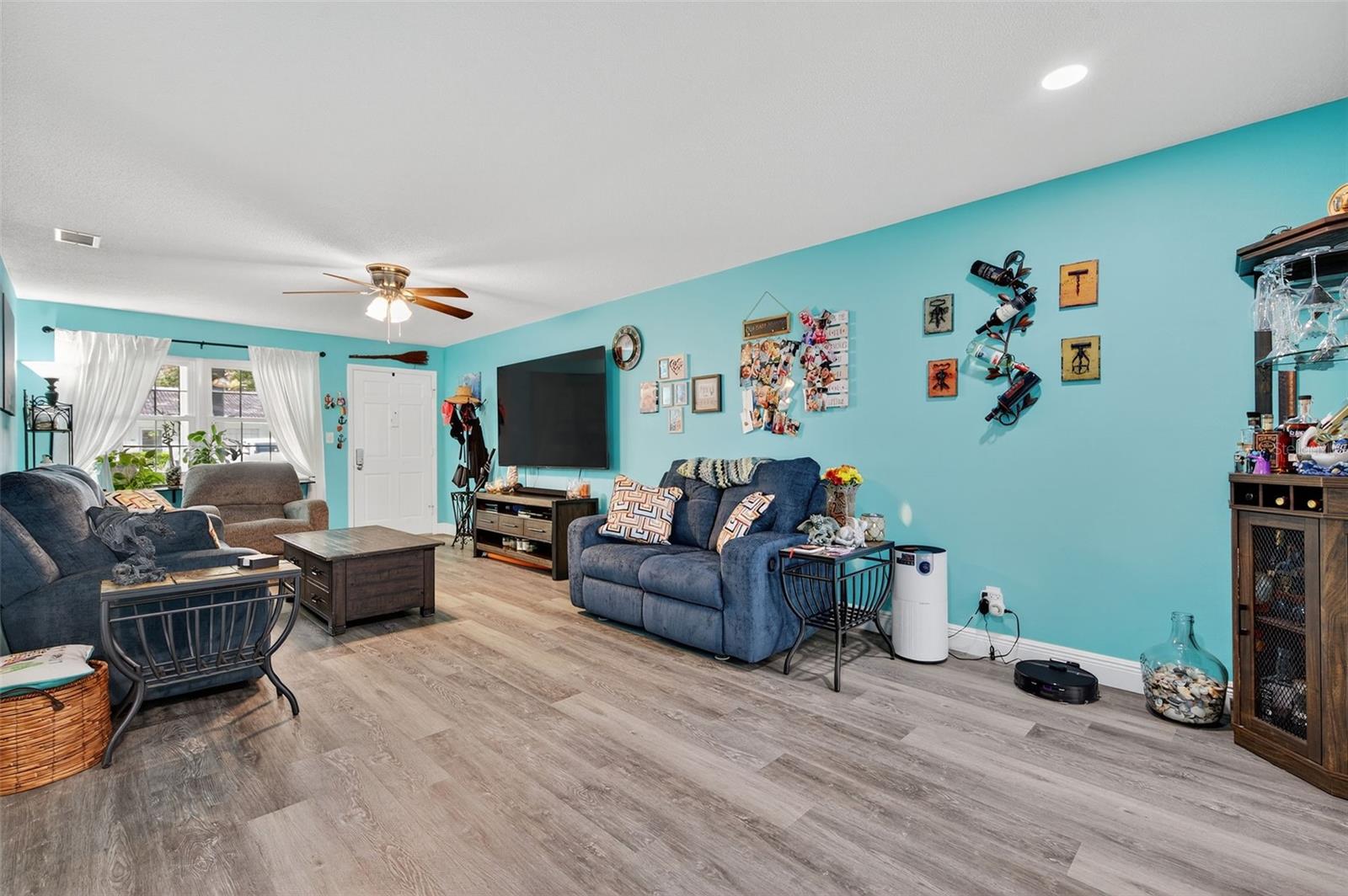 TWIN OAKS APTS - Residential