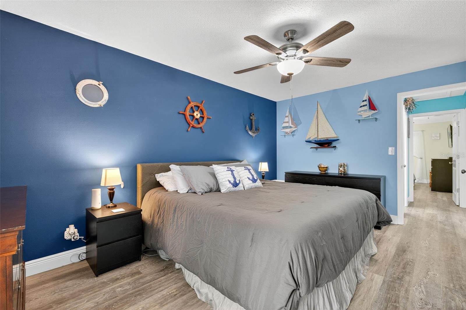 TWIN OAKS APTS - Residential