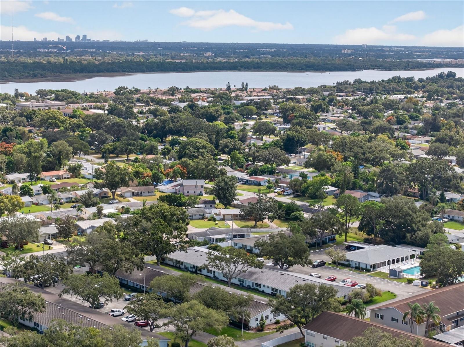 TWIN OAKS APTS - Residential
