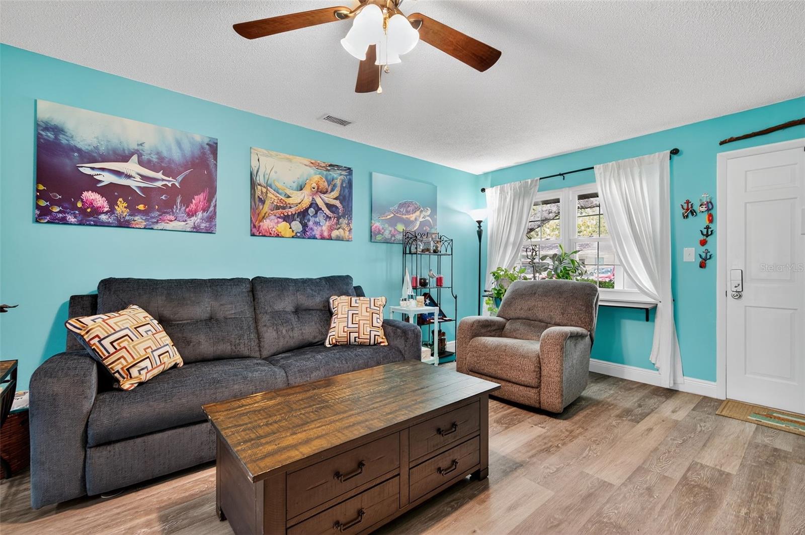 TWIN OAKS APTS - Residential