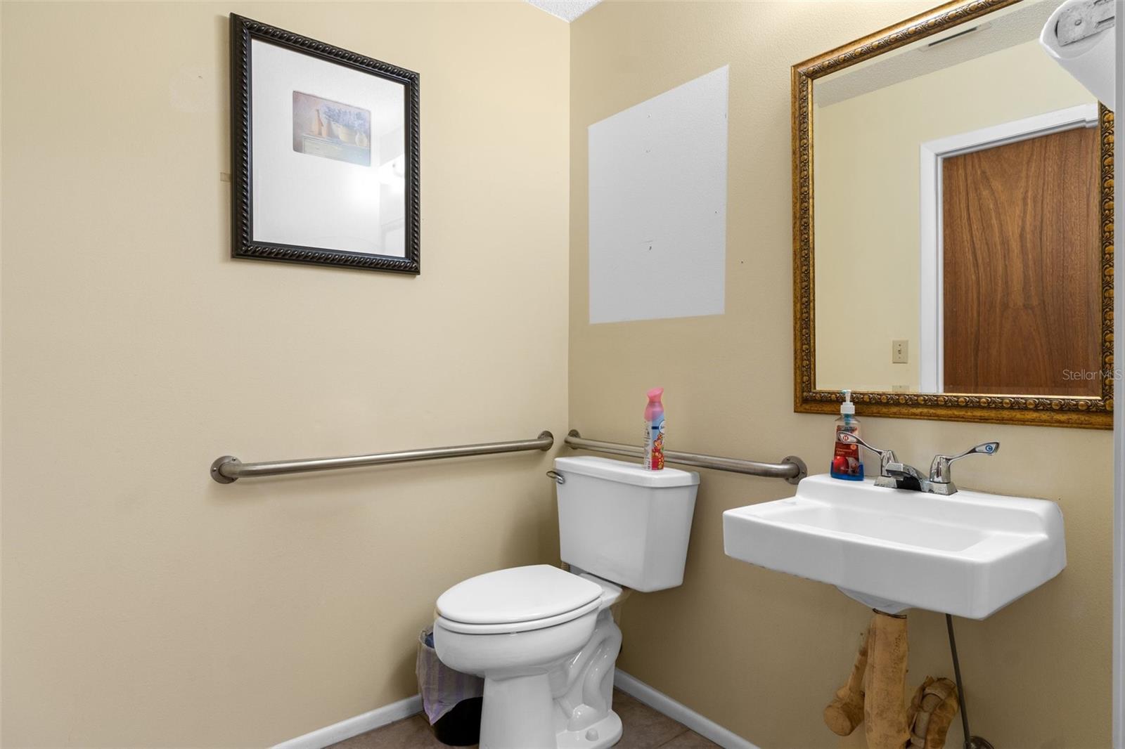 HUDSON - Commercial Sale