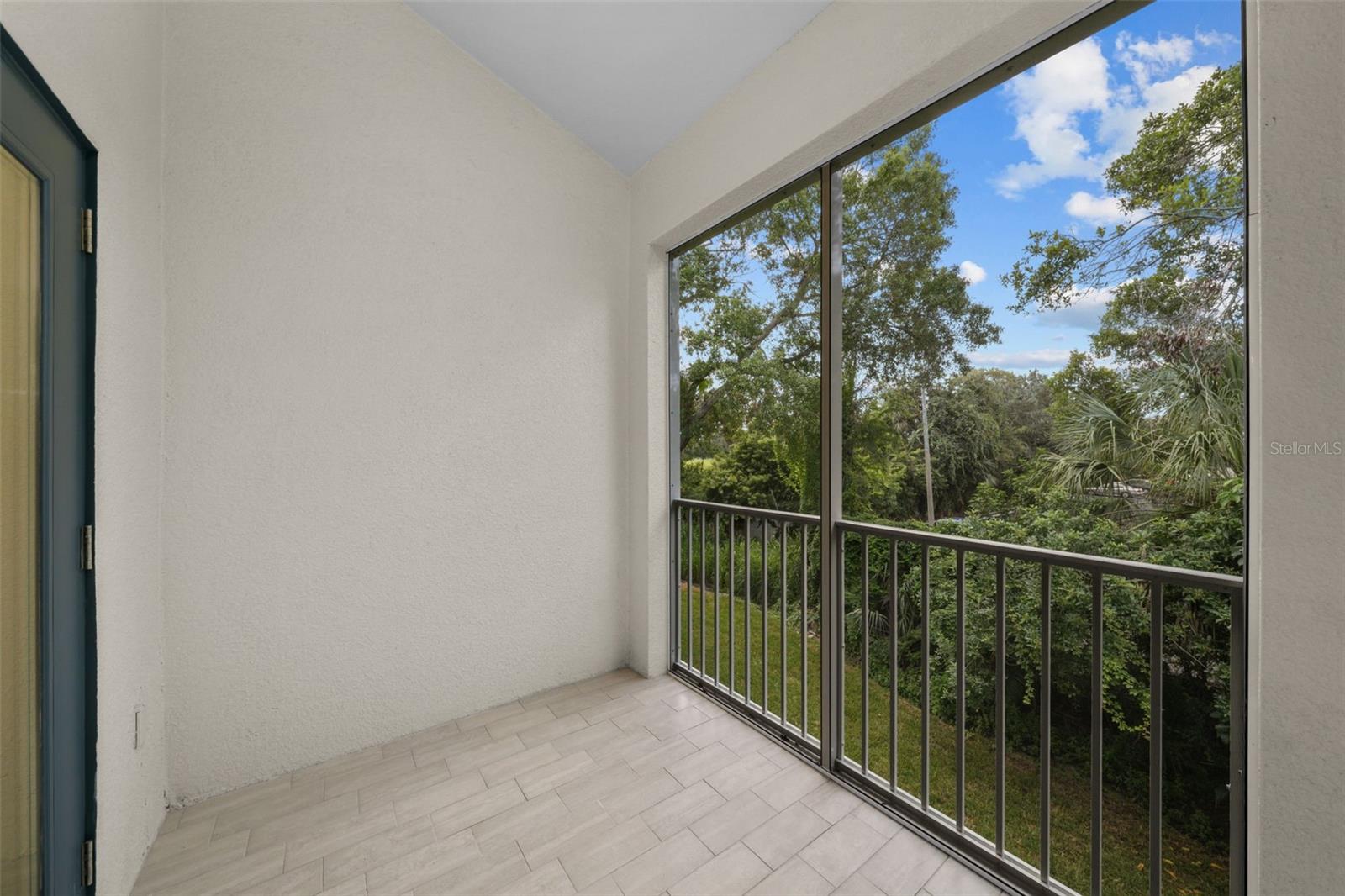 FLORINA ISLE CONDOMINIUM - Residential Lease