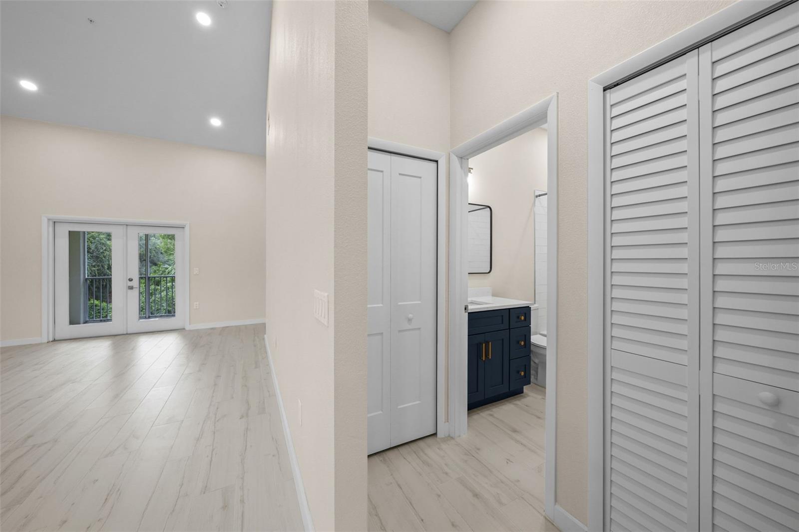 FLORINA ISLE CONDOMINIUM - Residential Lease