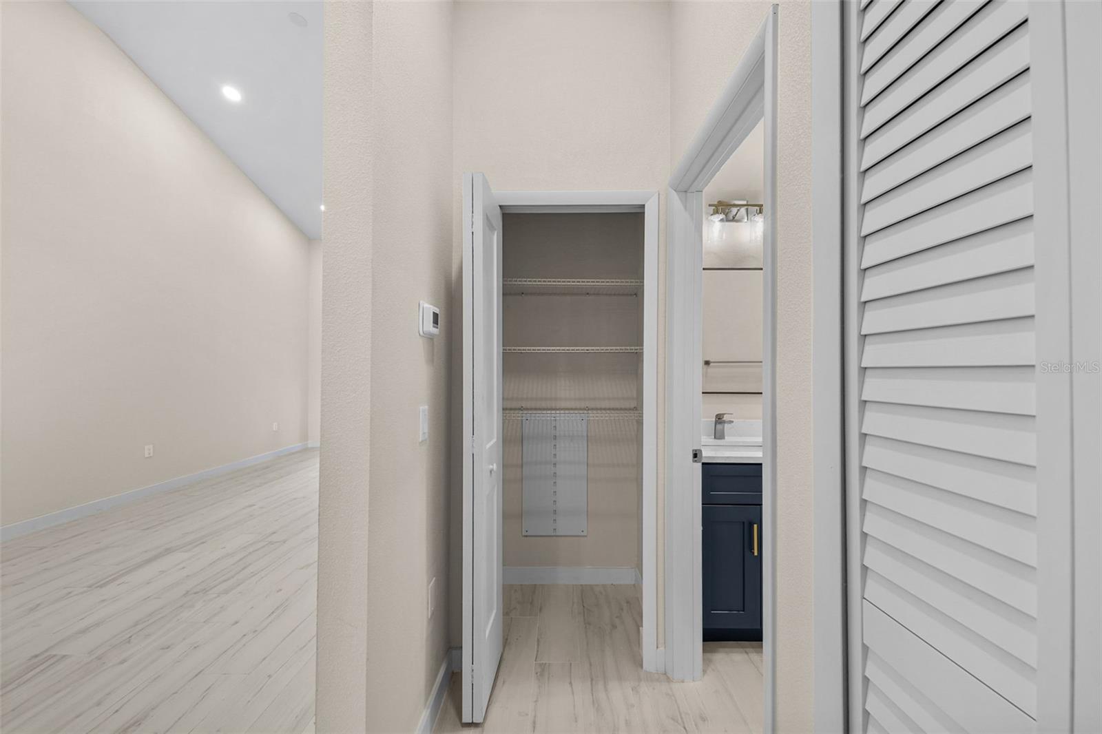 FLORINA ISLE CONDOMINIUM - Residential Lease