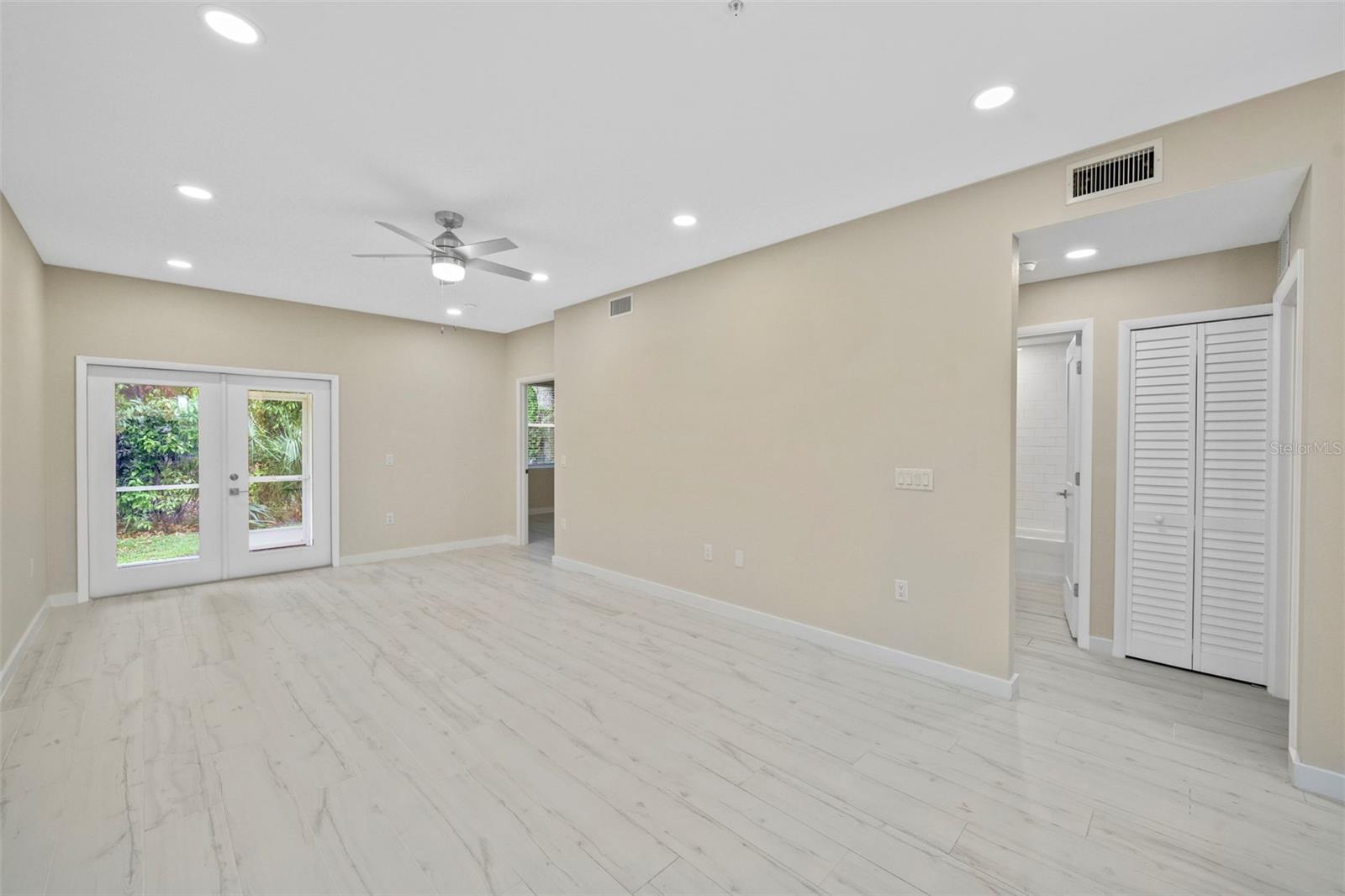 FLORINA ISLE CONDOMINIUM - Residential Lease