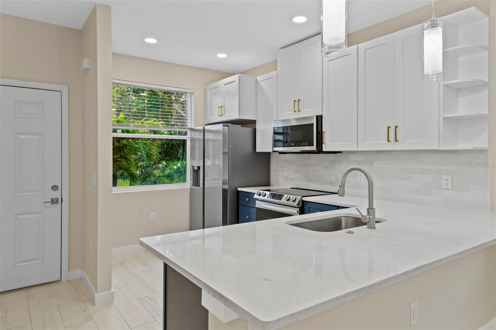 FLORINA ISLE CONDOMINIUM - Residential Lease