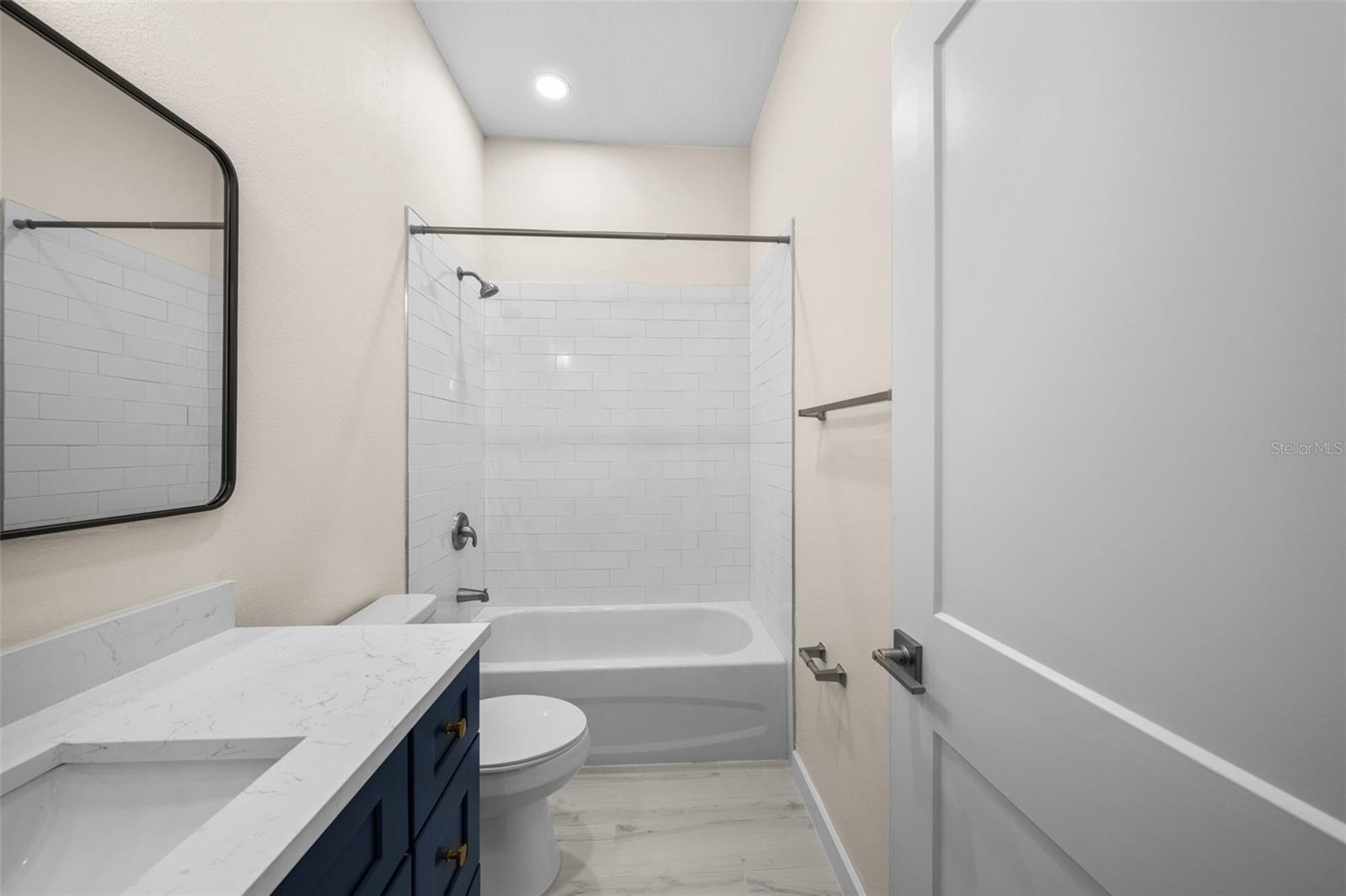 FLORINA ISLE CONDOMINIUM - Residential Lease