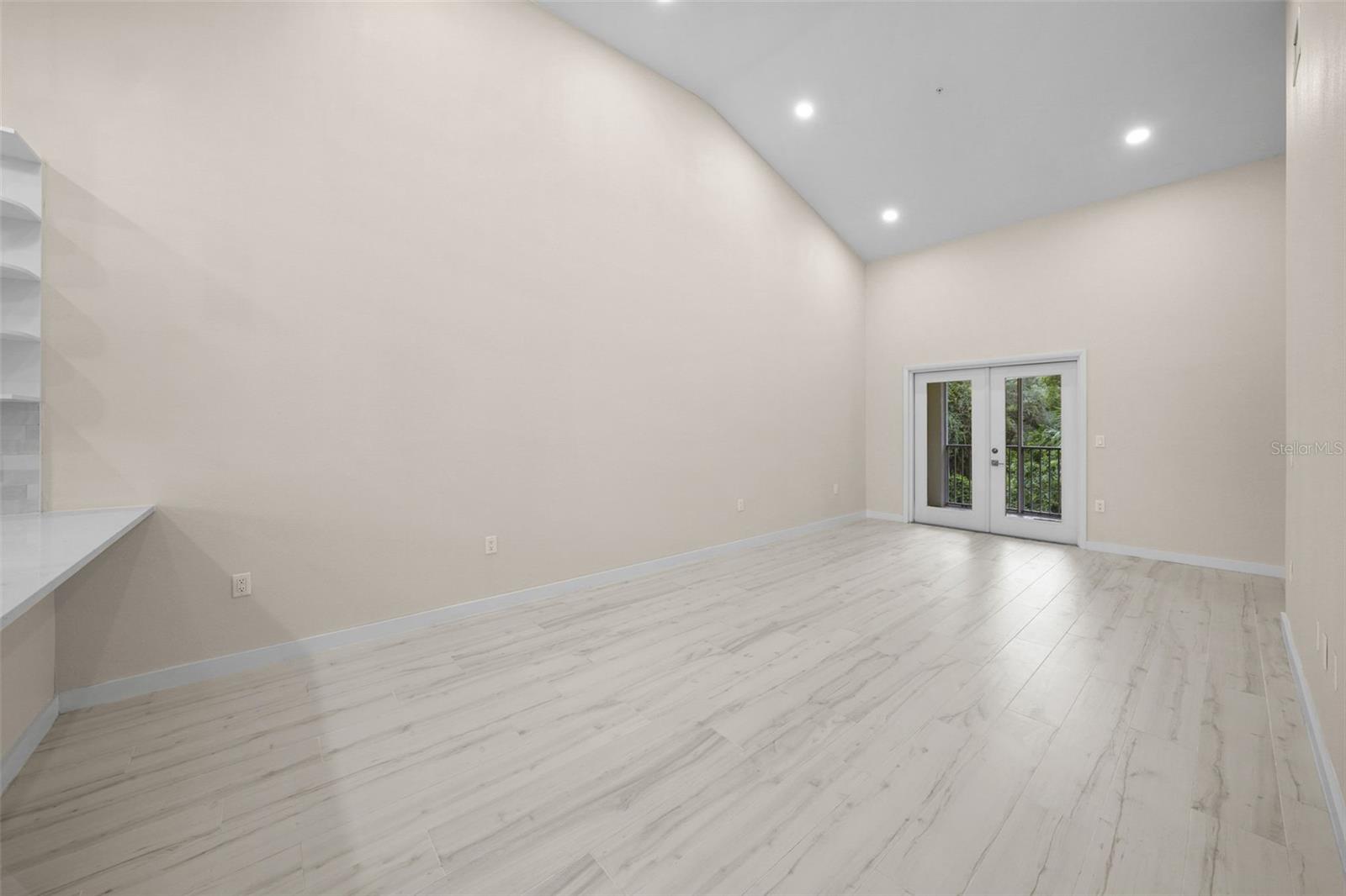 FLORINA ISLE CONDOMINIUM - Residential Lease