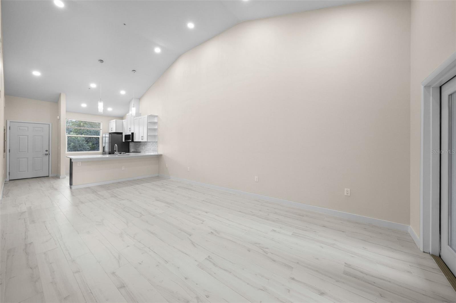 FLORINA ISLE CONDOMINIUM - Residential Lease