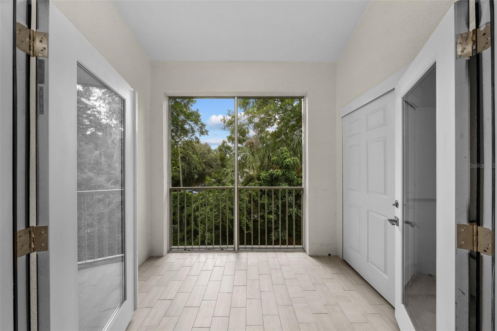 FLORINA ISLE CONDOMINIUM - Residential Lease