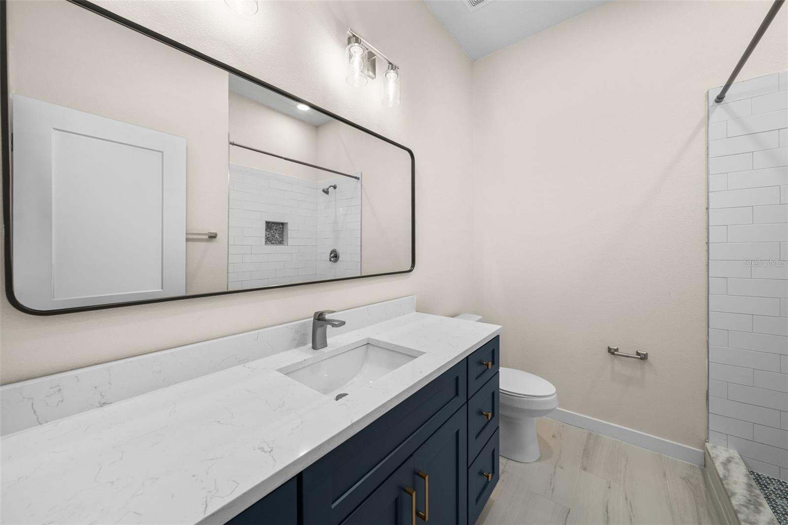 FLORINA ISLE CONDOMINIUM - Residential Lease