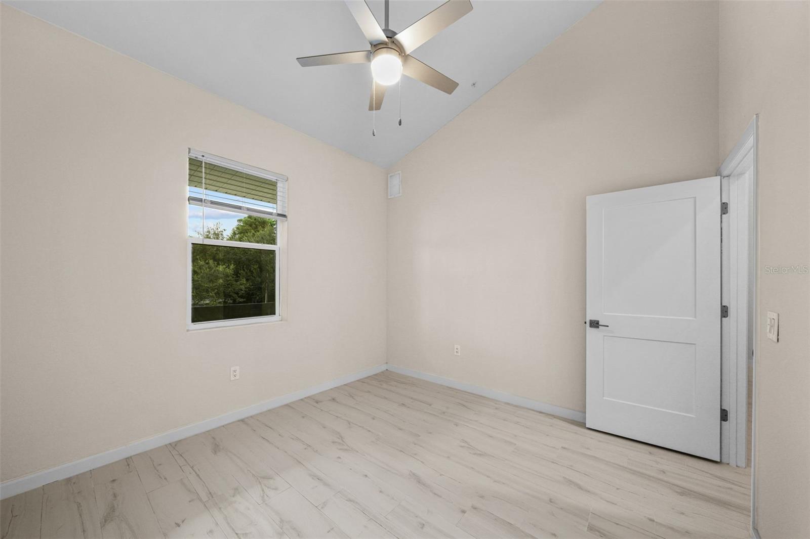 FLORINA ISLE CONDOMINIUM - Residential Lease