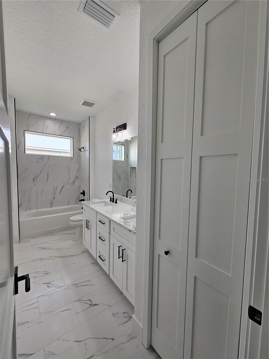 ROYAL HIGHLANDS - Residential