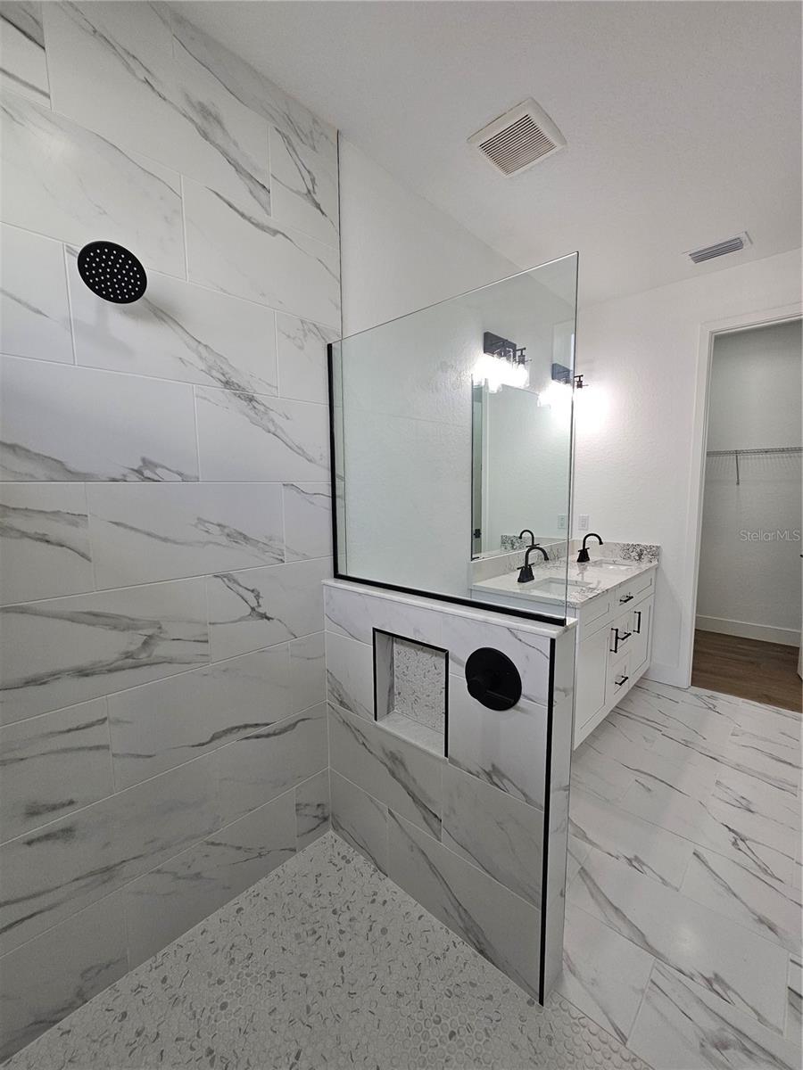 ROYAL HIGHLANDS - Residential