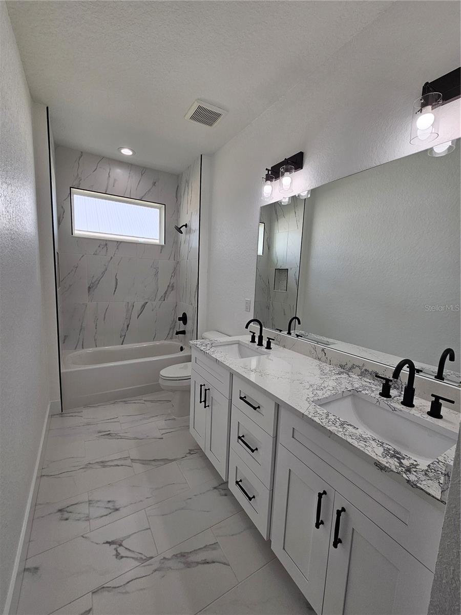 ROYAL HIGHLANDS - Residential