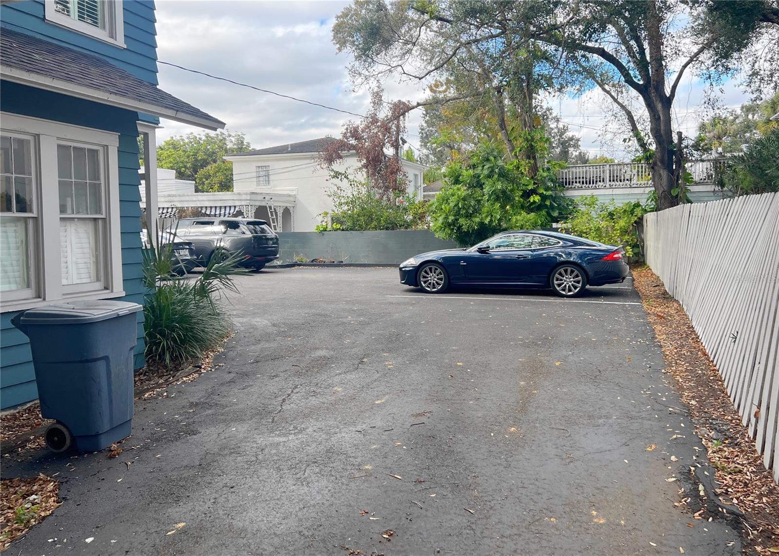 NORTH SUBURB BEAUTIFUL - Commercial Lease