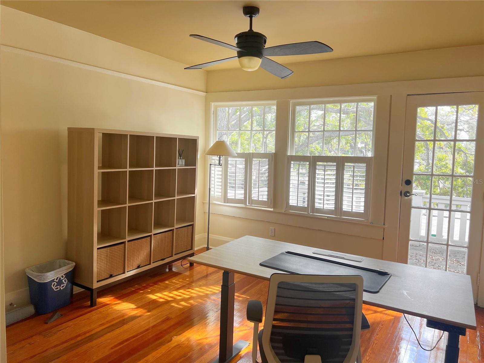 NORTH SUBURB BEAUTIFUL - Commercial Lease