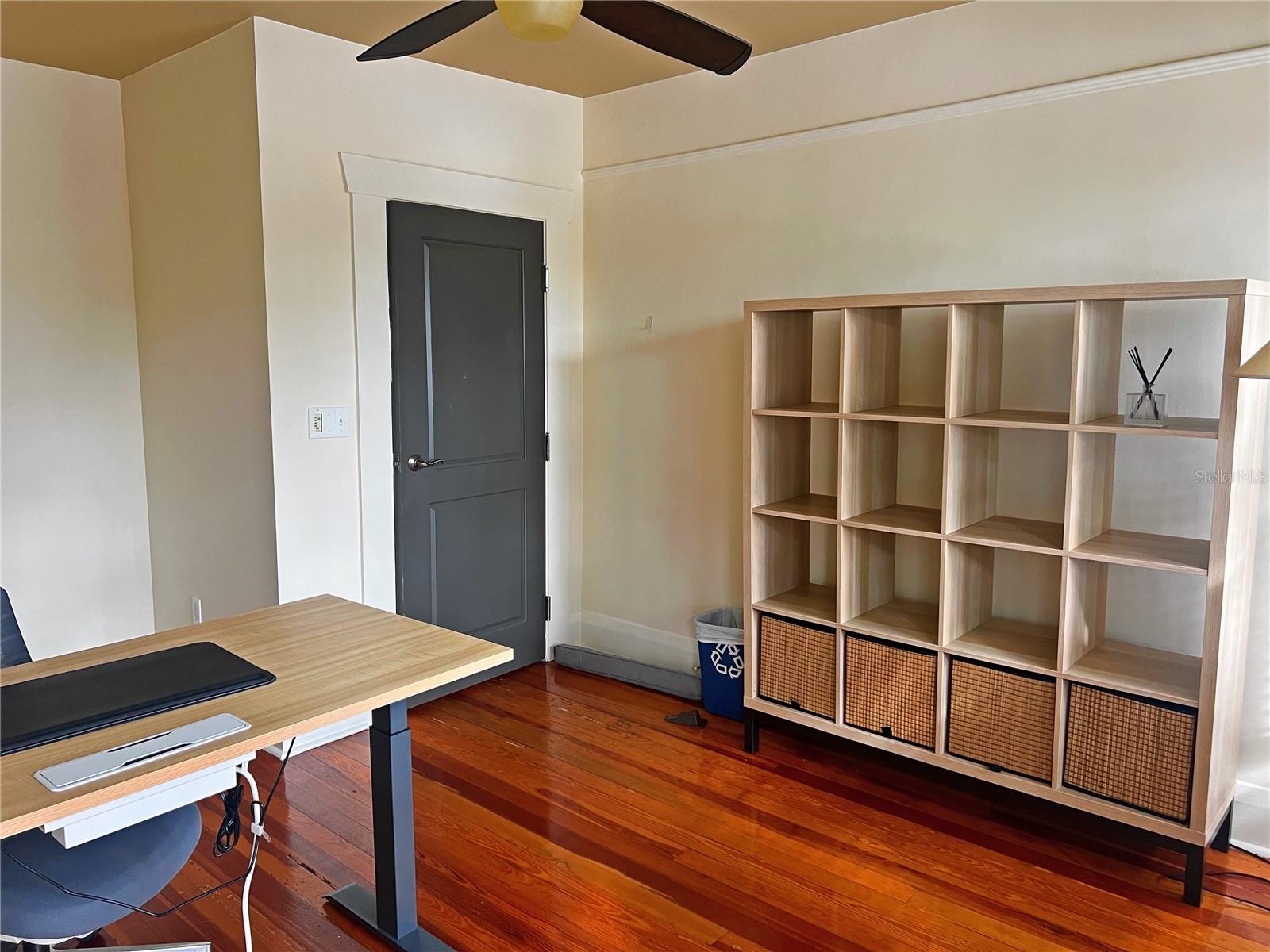 NORTH SUBURB BEAUTIFUL - Commercial Lease