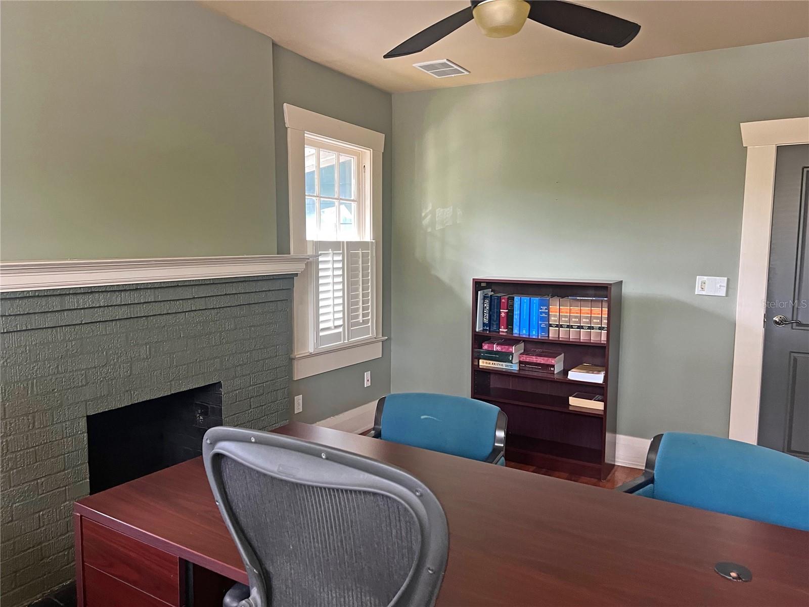 NORTH SUBURB BEAUTIFUL - Commercial Lease