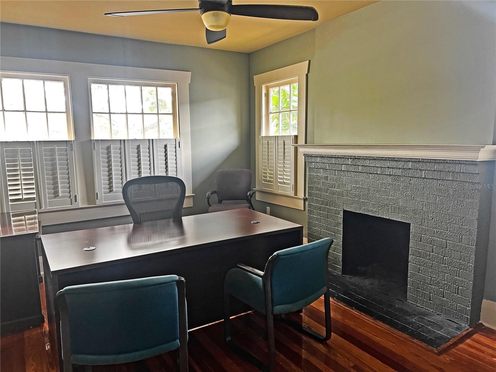 NORTH SUBURB BEAUTIFUL - Commercial Lease